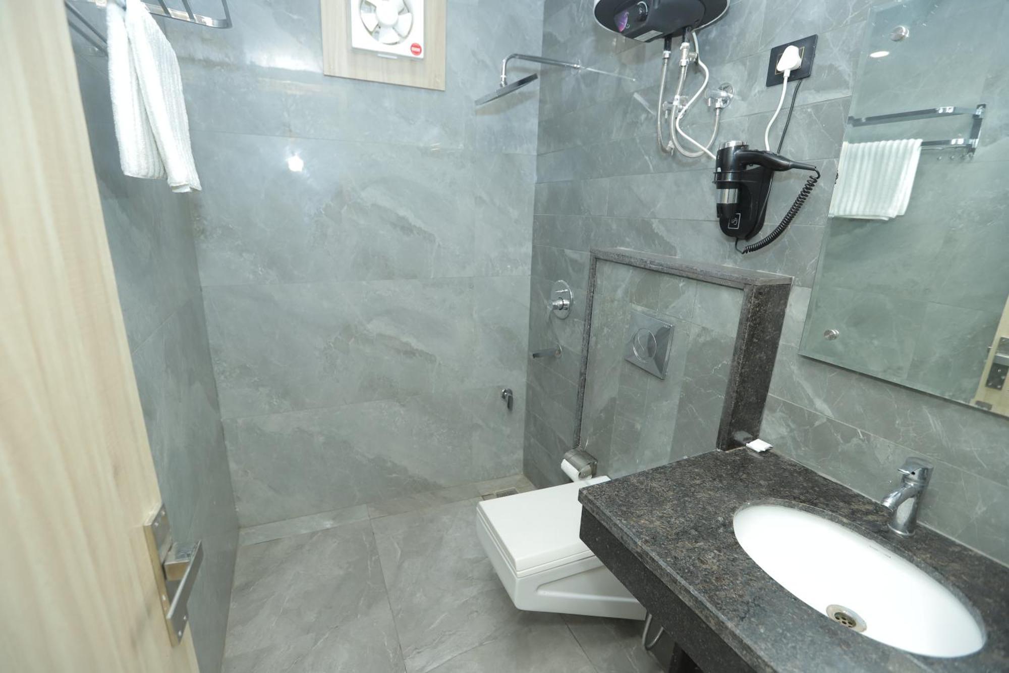 Zed Hotel - Delhi International Airport New Delhi Bagian luar foto